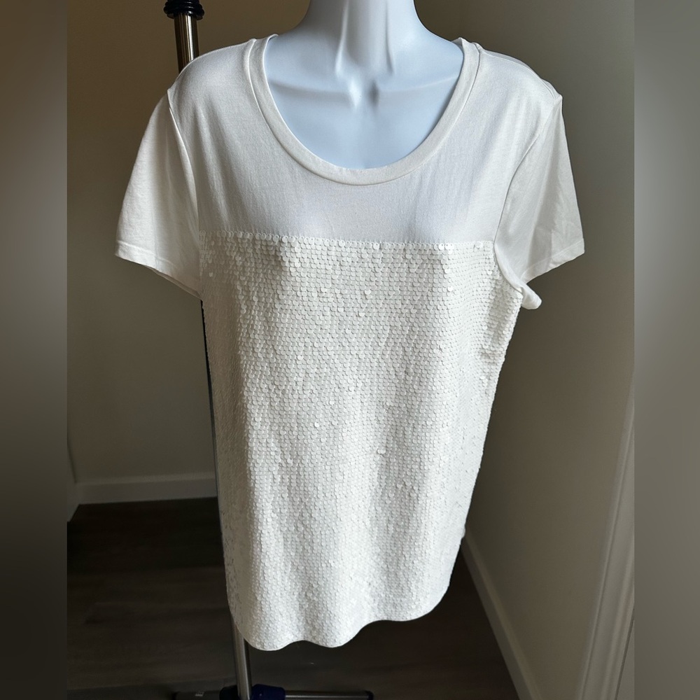Old Navy Cream Textured Short Sleeve Tee for New Year’s Eve